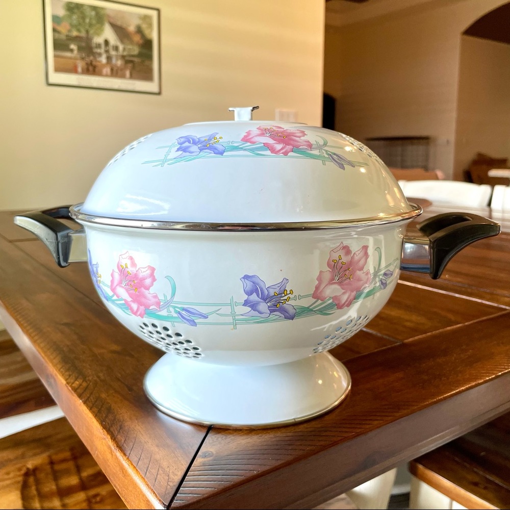 Kobe Enamelware Pedestal Floral Colander Strainer